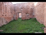 01461 ostia - regio ii - insula vi - casa dell'ercole bambino (ii,vi,3-4) - via della fontana - 4. raum von norden an der ostseite der casa (via della fontana) - bli ri westen - 01-2024.jpg